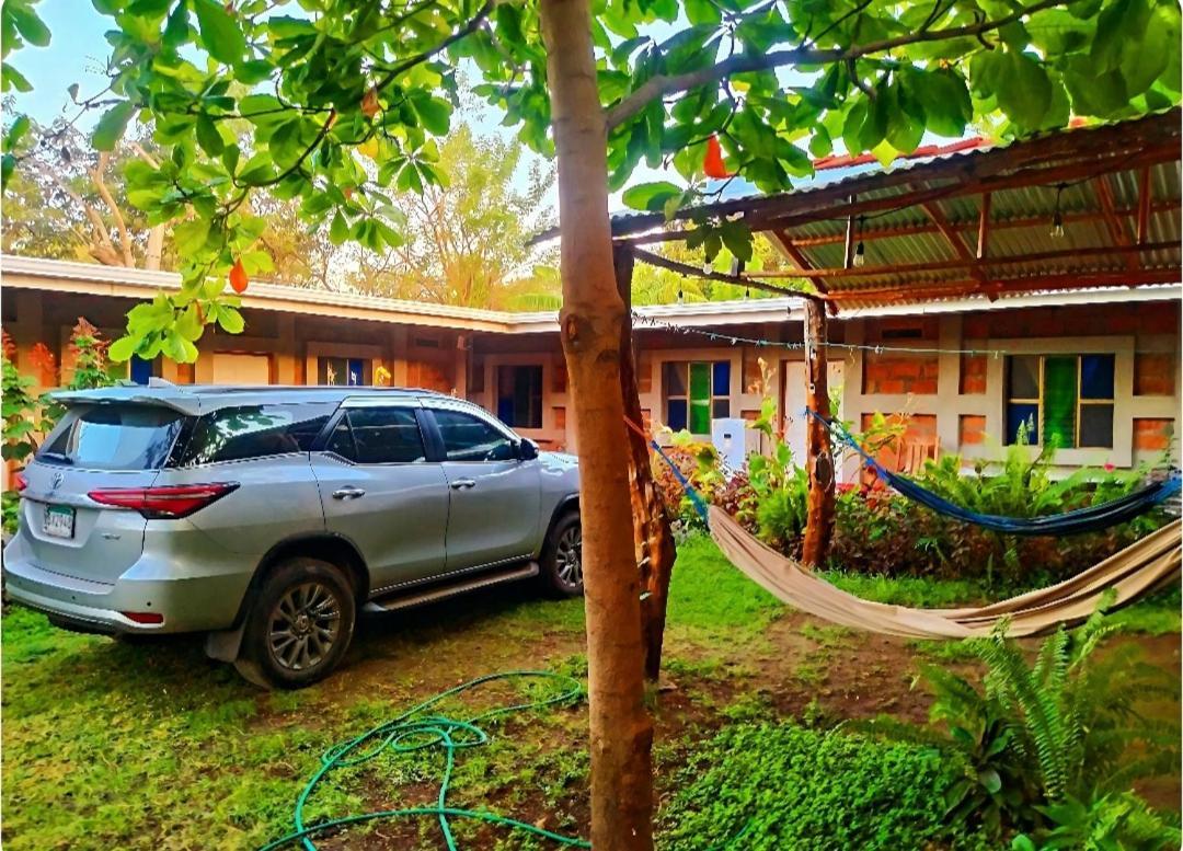 Rustic House Hostel Мойогалпа Екстер'єр фото