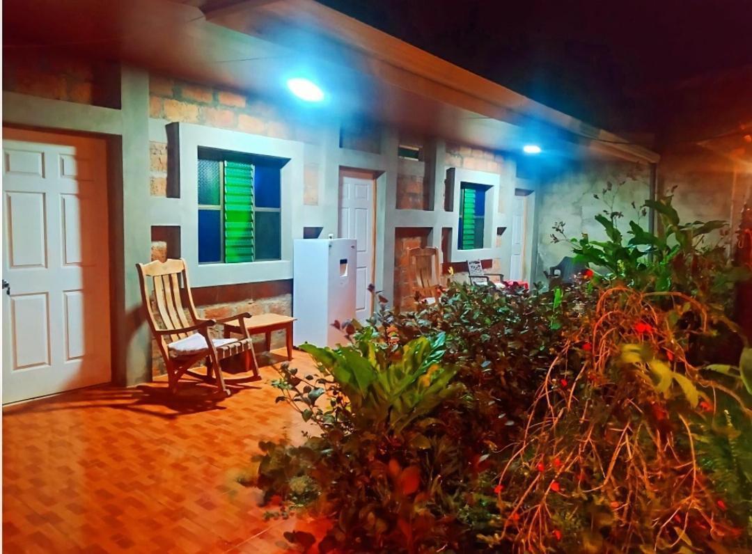 Rustic House Hostel Мойогалпа Екстер'єр фото