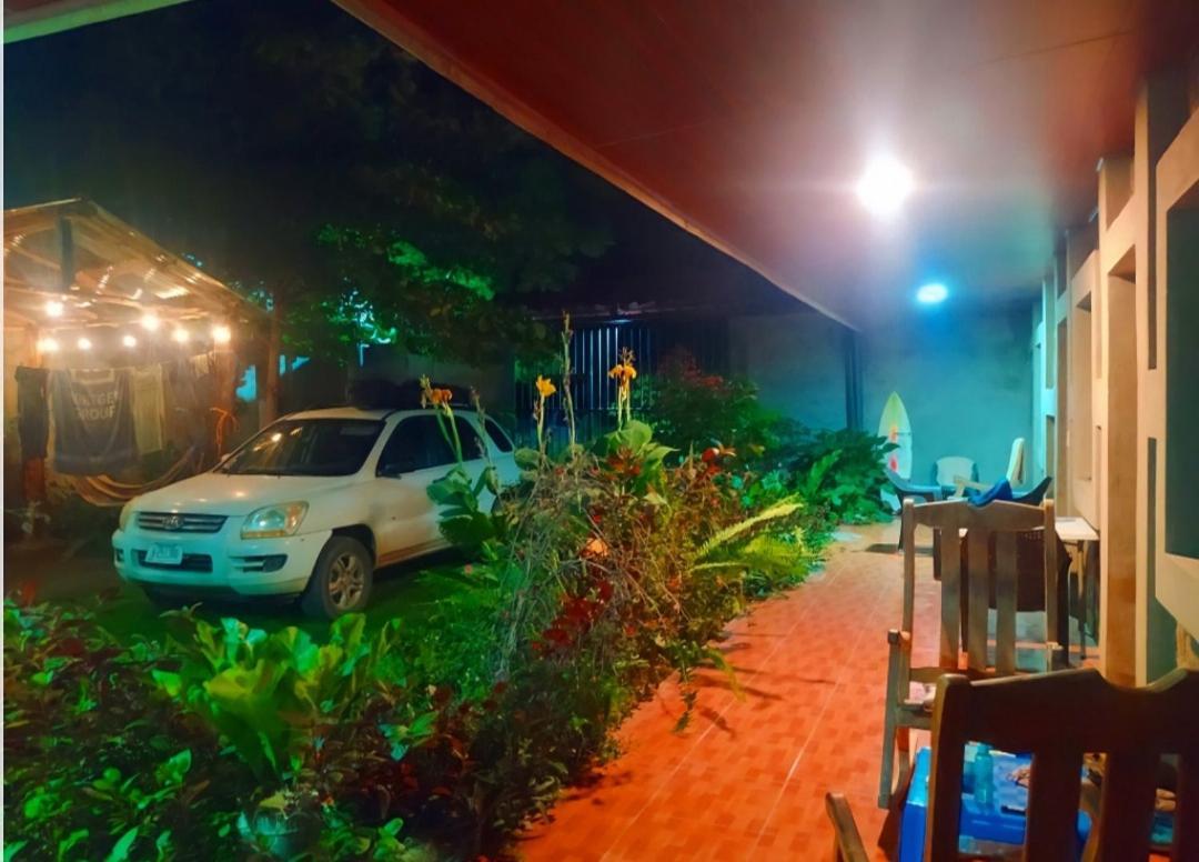 Rustic House Hostel Мойогалпа Екстер'єр фото