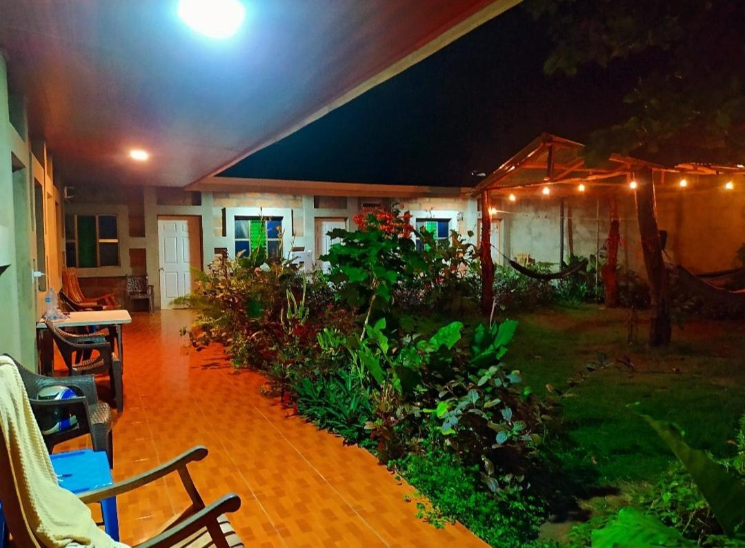 Rustic House Hostel Мойогалпа Екстер'єр фото