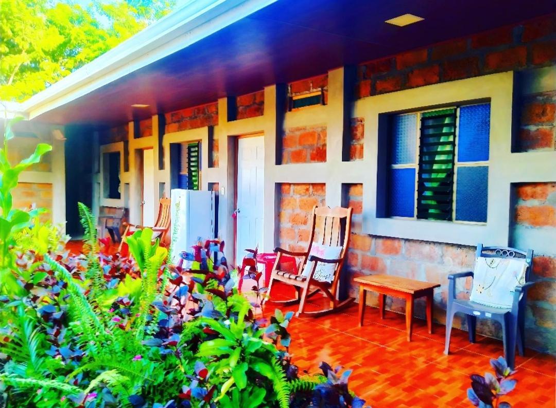Rustic House Hostel Мойогалпа Екстер'єр фото