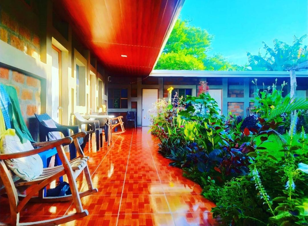 Rustic House Hostel Мойогалпа Екстер'єр фото